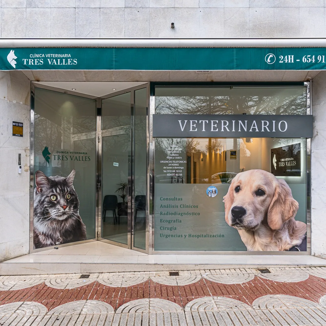 Facade of Tres Valles Veterinary Clinic in Pozuelo de Alarcón, Madrid