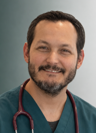 Dr. Miguel Huerta Oropeza, ecografía abdominal y cardiaca en Clínica Veterinaria Tres Valles, Pozuelo de Alarcón
